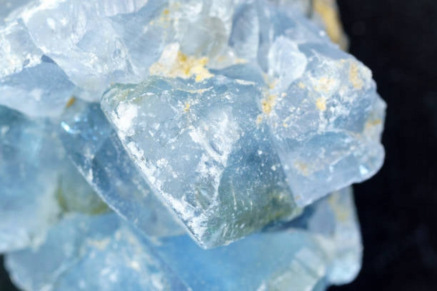 Celestyn naturalny kamień minerał z madagaskaru do optymalizacji czakr